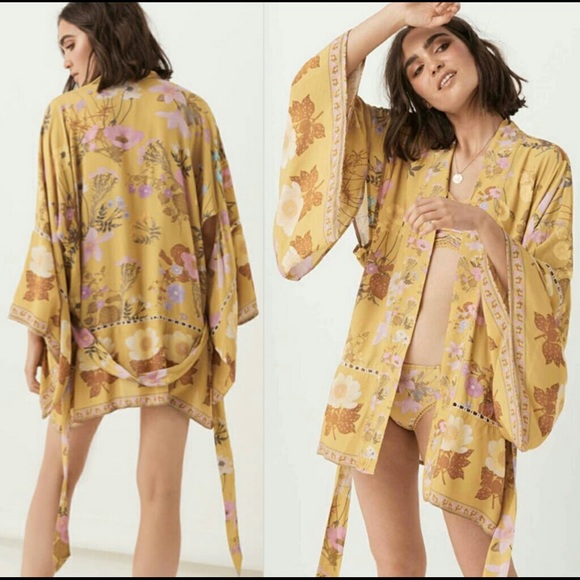 Wild Blooms robe | Spell and the Gypsy Collective - Picture 3 of 13